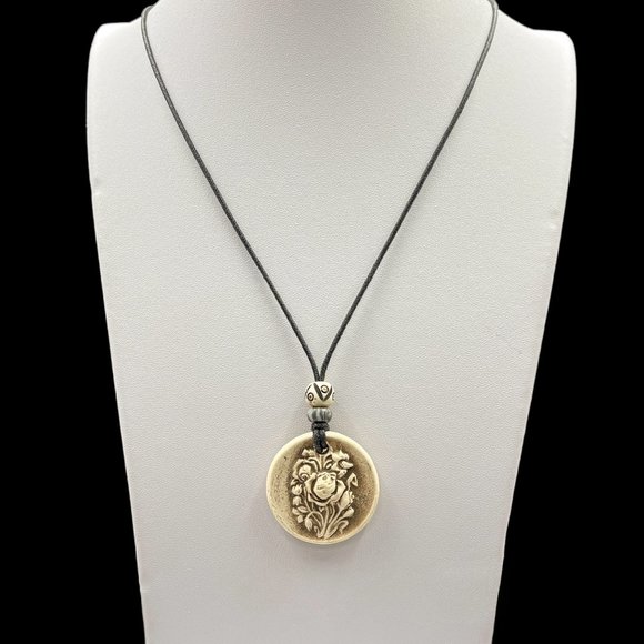 Vintage Rose Flower Ceramic Pendant Handmade - Picture 6 of 7